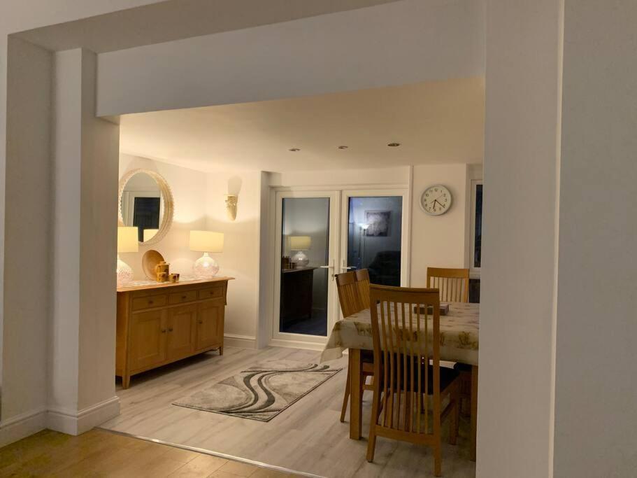 Historic Picturesque Apartment Pembroke Eksteriør bilde